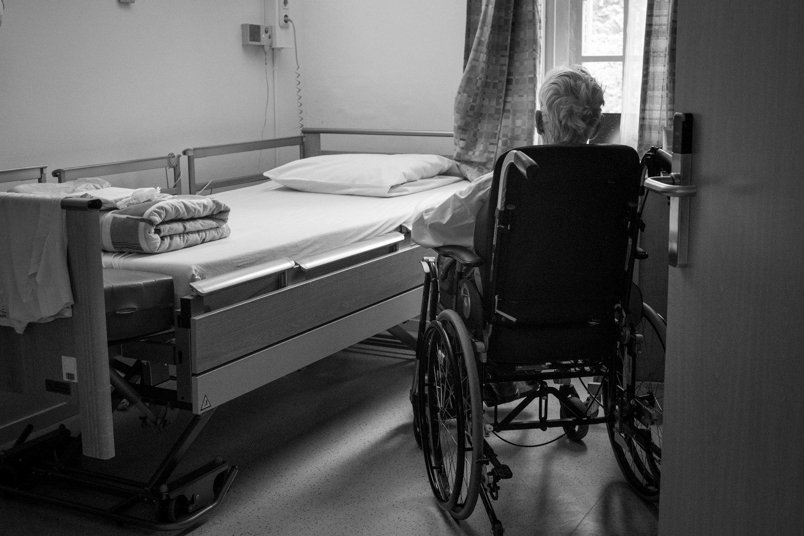 Caregiver in Dubai – Build a Meaningful Career with the Right Training